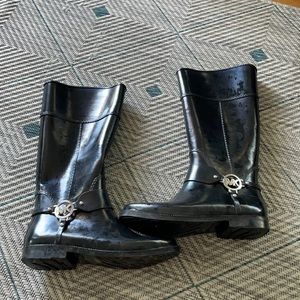 Michael Korda Larson Black silver rubber rain boot